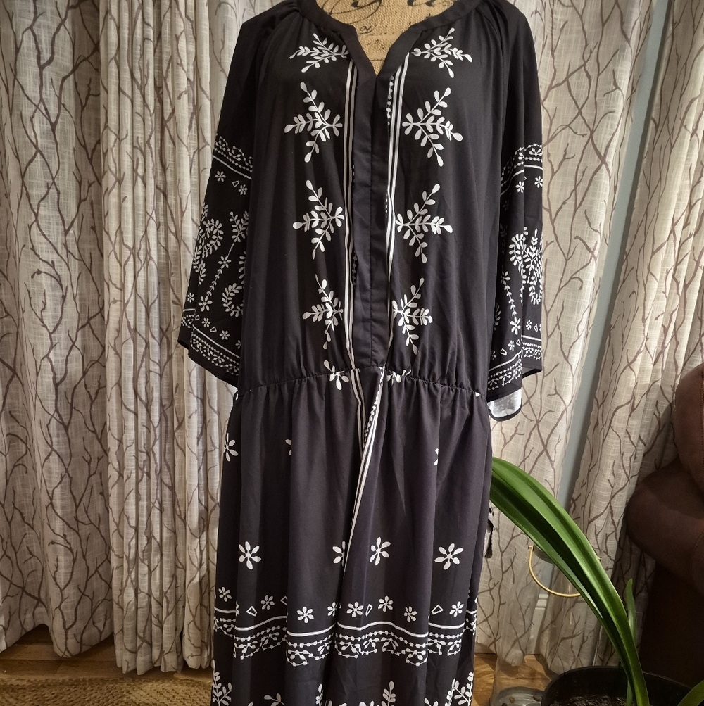 Elegant Black and White Floral Dress
